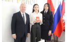 В День 30-летия Конституции Глава Бузулукского района вручил паспорта юным гражданам России
