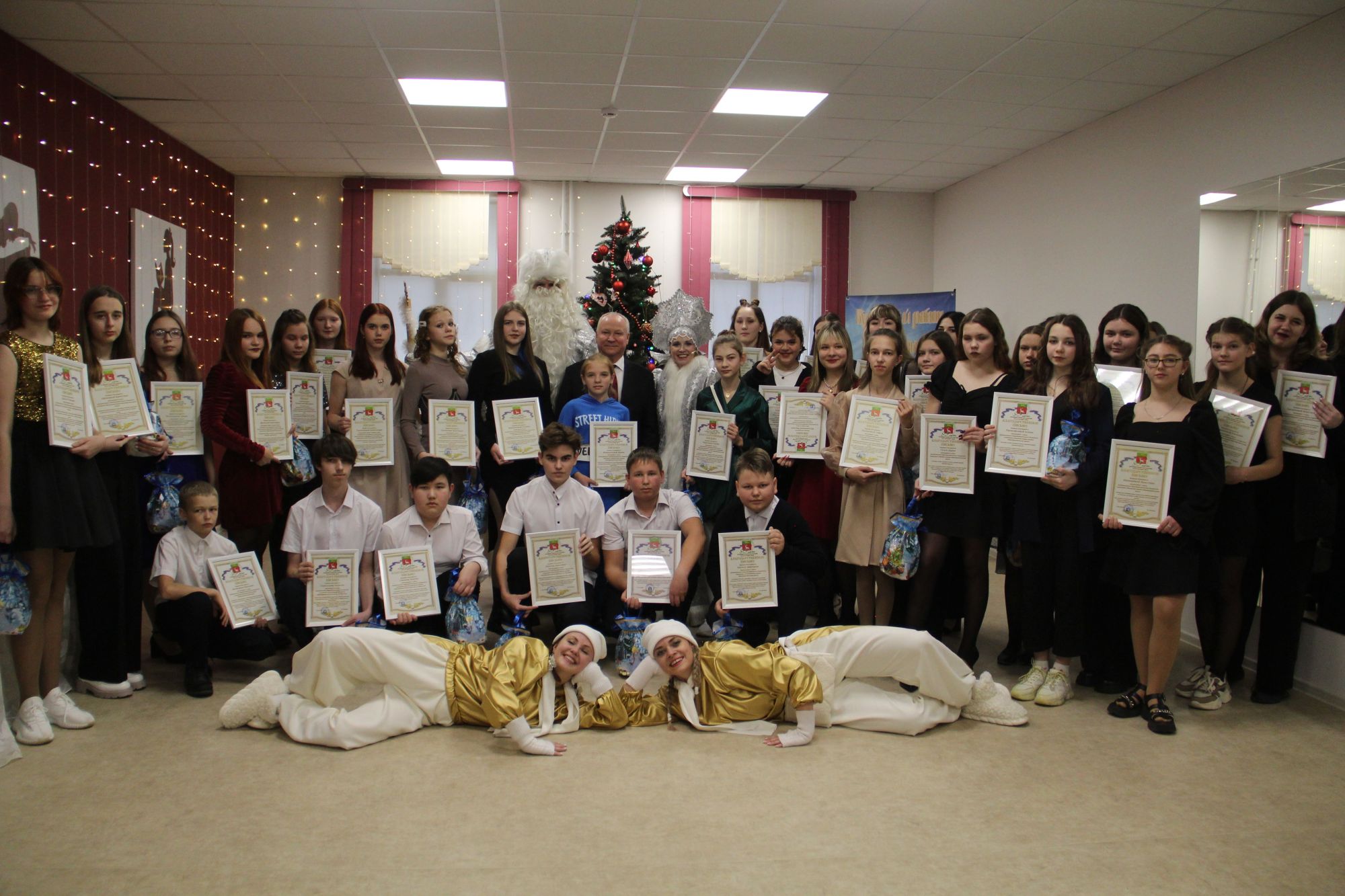 Маленькие жители Бузулукского района посетили новогоднюю елку главы